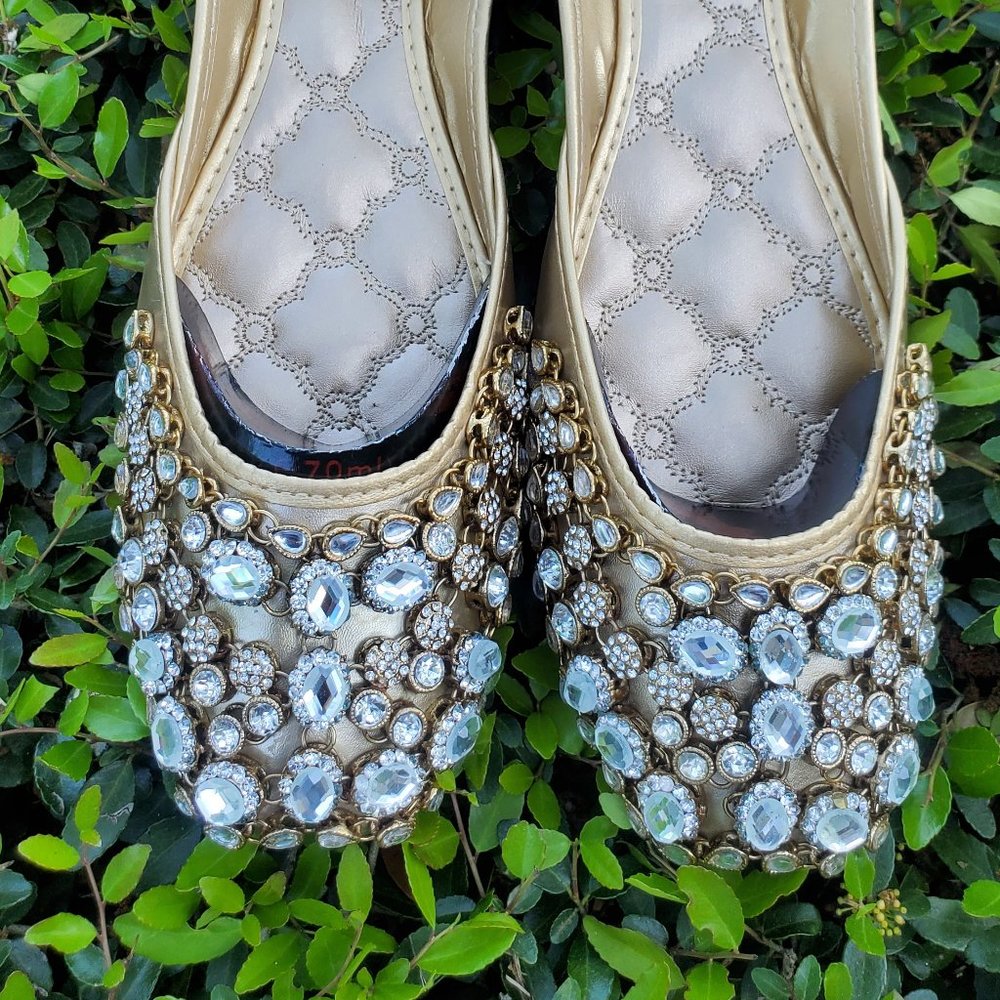 Handcrafted Kundan Khussa Embellishment, Beaded Punjabi Jutti